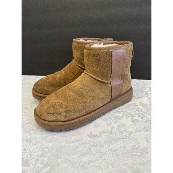 Ugg Women’s Size 8 Classic Mini Side‎ Logo Boots Brown Soft Suede Lined - Picture 1 of 16